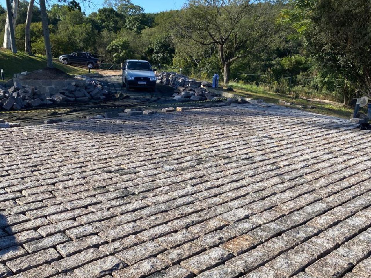 calçamento de pedras folheta